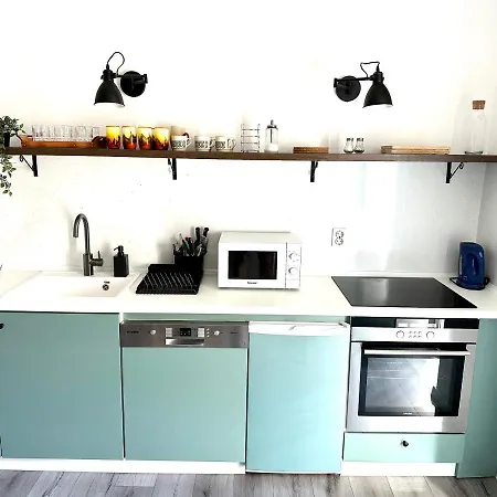 Stylish Apartment, Free Parking & Wifi Apartment *